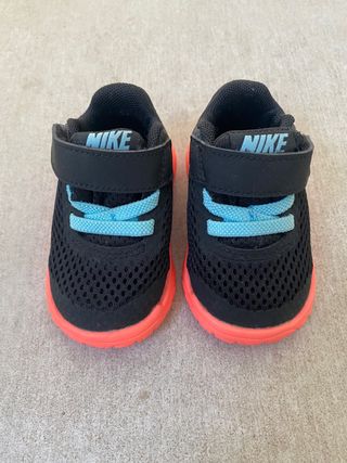 Deportivas Nike bebé talla 17 de segunda mano por 20 EUR en Granada en  WALLAPOP