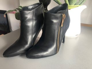 KRACK Botines tacon negros piel de segunda mano por 15 EUR en Madrid en  WALLAPOP