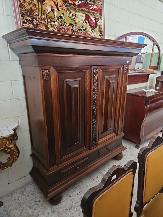 muebles antiguos, espejos,  consolas, cuadros ..et