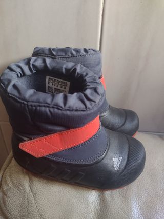 Botas nieve Adidas número 22 de segunda mano por 12 EUR en Villafranca del  Cid en WALLAPOP
