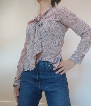 Blusa de flores de Stradivarius de segunda mano por 9,95 EUR en Barcelona  en WALLAPOP