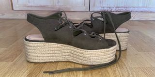Sandalia plataforma de esparto Pull \u0026amp; Bear de segunda mano por 18 EUR  en Pinto en WALLAPOP