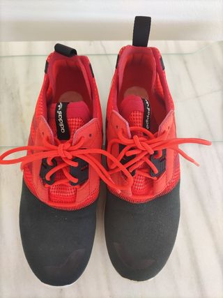 Botines Adidas boost de segunda mano por 16 EUR en Espartinas en WALLAPOP