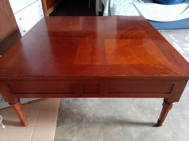 Mesa de madera de cerezo