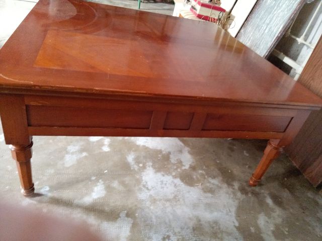 Mesa de madera de cerezo