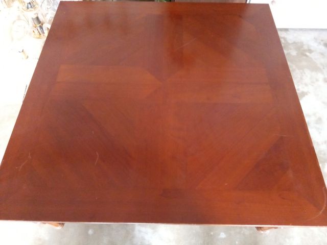 Mesa de madera de cerezo