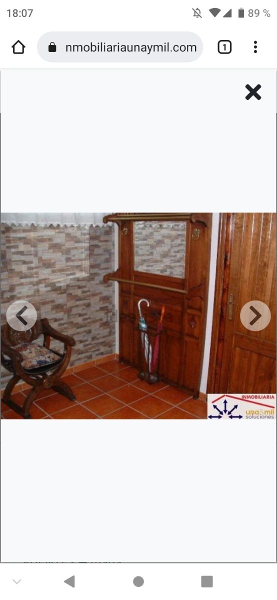 Recibidor o entrada antigua con paraguero