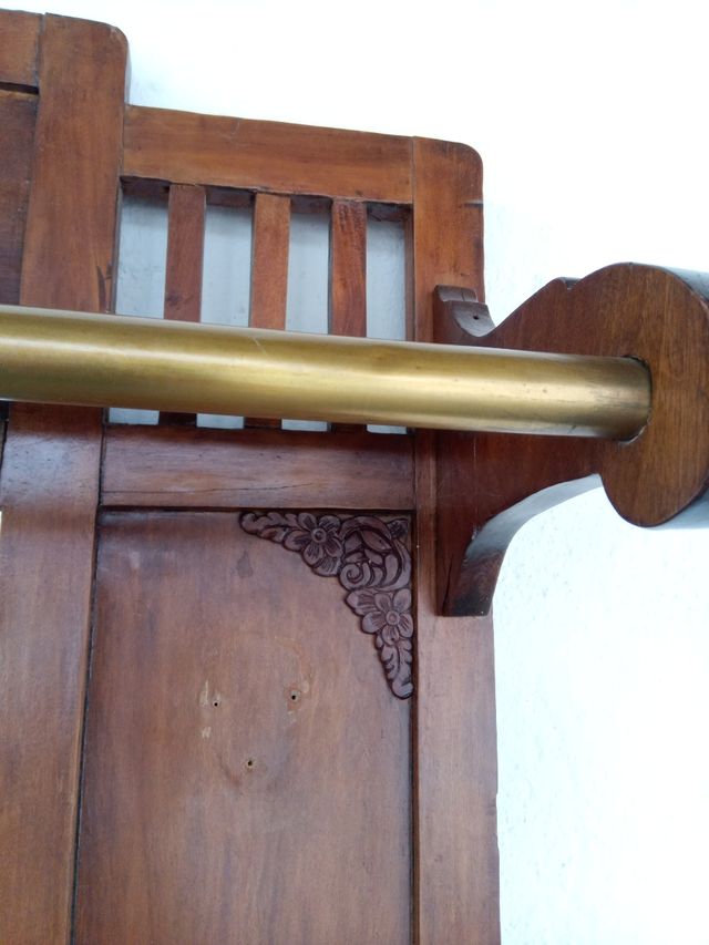 Recibidor o entrada antigua con paraguero