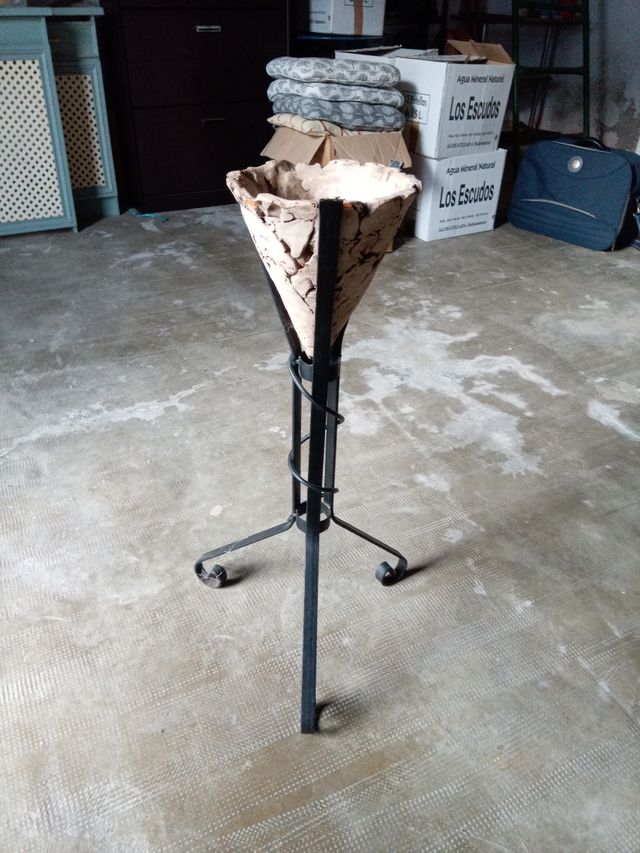 Decorazione in ceramica, posacenere, portacandele.