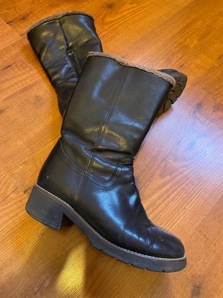 Botas marca pitillos de segunda mano por 30 EUR en Monzón en WALLAPOP
