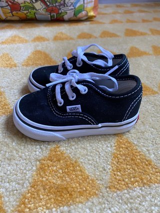 Zapatillas Vans negras bebé talla 21 de segunda mano por 25 EUR en Granada  en WALLAPOP