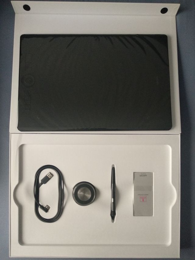 WACOM INTUOS PRO PAPER EDITION LARGE.

COMO NUEVA.
