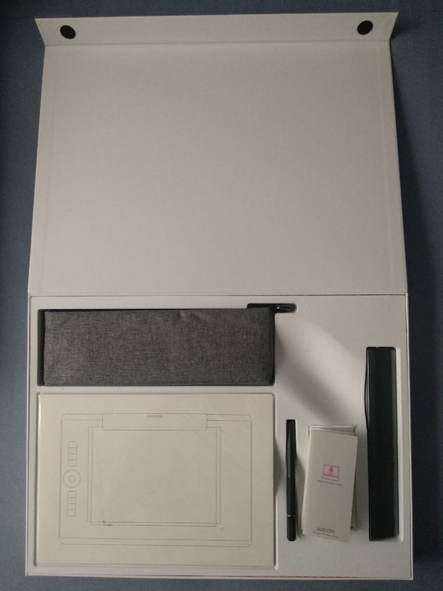 WACOM INTUOS PRO PAPER EDITION LARGE.

COMO NUEVA.
