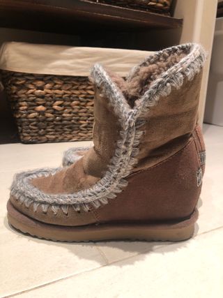 Botas Mou. marrones y grises. talla 36 de segunda mano por 95 EUR en  Guadalajara en WALLAPOP