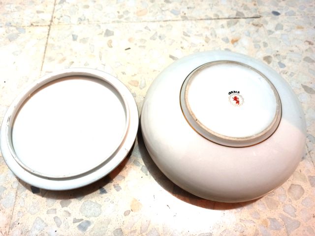 Joyero de cerámica blanco con adornos