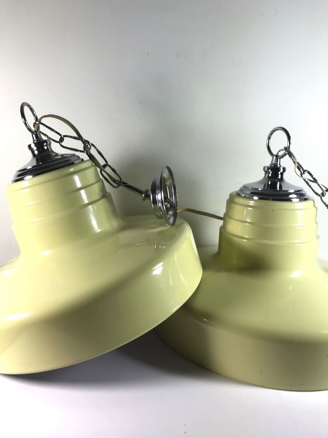 2 lámparas vintage industriales aluminio 70s de segunda mano por 85 EUR en Pamplona en WALLAPOP