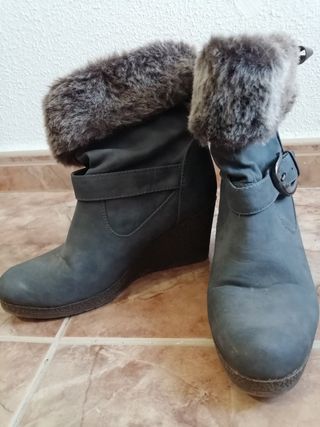 Botines taco cuña de segunda mano por 7 EUR en Tórtoles de Esgueva en  WALLAPOP