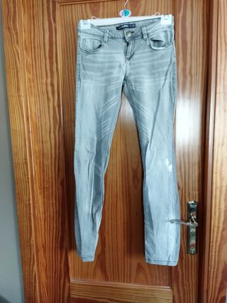 Pantalones de cuero: el look perfecto para una fiesta de noche