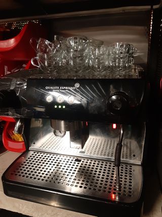 Cafetera de 1 cuerpo, vaporera y agua caliente par de segunda mano por 400  EUR en Avilés en WALLAPOP