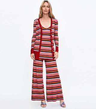 Pantalón punto Zara de segunda mano por 15 EUR en Madrid en WALLAPOP