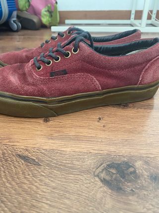 Vans terciopelo granate de segunda mano por 15 EUR en Barcelona en WALLAPOP