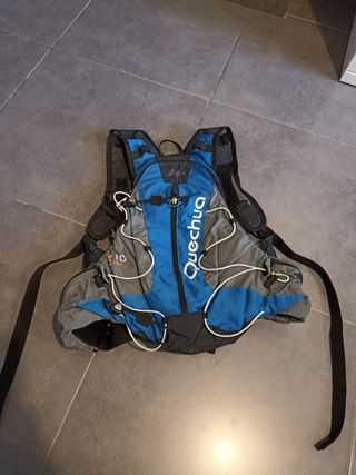 Mochila Trail quechua de segunda mano por 25 EUR en Málaga en WALLAPOP