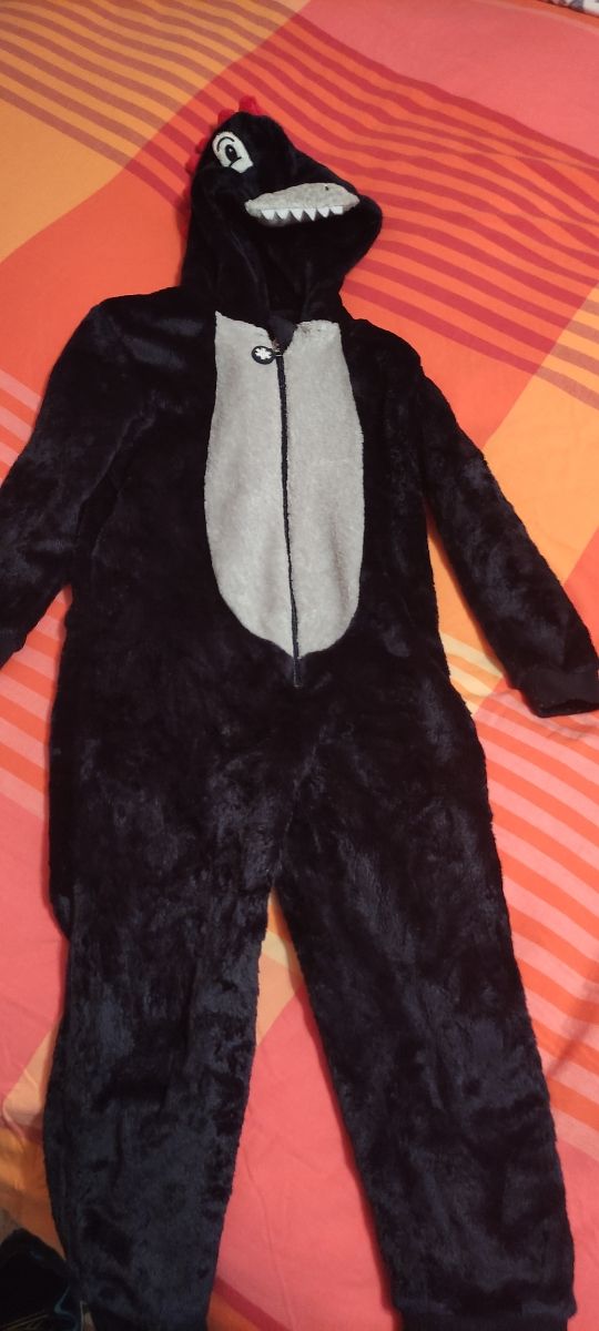Pijama dinosaurio. 5 años. 110 cm