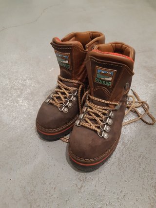 Botas de montaña mujer de segunda mano por 20 EUR en Madrid en WALLAPOP