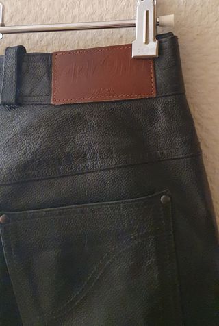 Pantalón Mujer de cuero. Moto custom. de segunda mano por 20 EUR en Utebo  en WALLAPOP