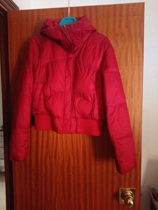 Chaqueta plumas ligera de segunda mano por 10 EUR en Sevilla en WALLAPOP