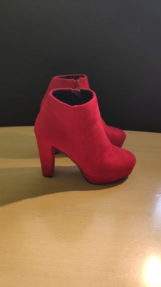 Botines rojos T-37 Marypaz de segunda mano por 40 EUR en L\\'Hospitalet de  Llobregat en WALLAPOP