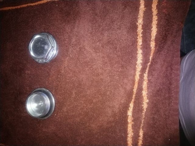 TAPONES METÁLICOS ROSCA