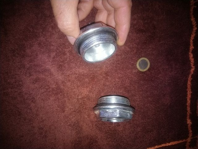 TAPONES METÁLICOS ROSCA