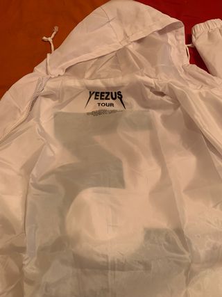Cortavientos Adidas Yeezy sin estrenar de segunda mano por 19 EUR en Cádiz  en WALLAPOP