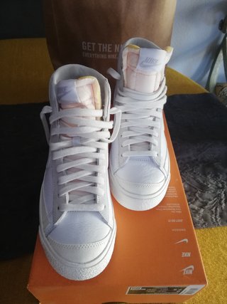 Zapatillas Nike Blazer MID VNTG 77 talla 38,5 de segunda mano por 90 EUR en  Alicante en WALLAPOP