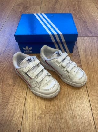 Zapatillas Adidas Talla 26 de segunda mano por 13 EUR en Ourense en WALLAPOP