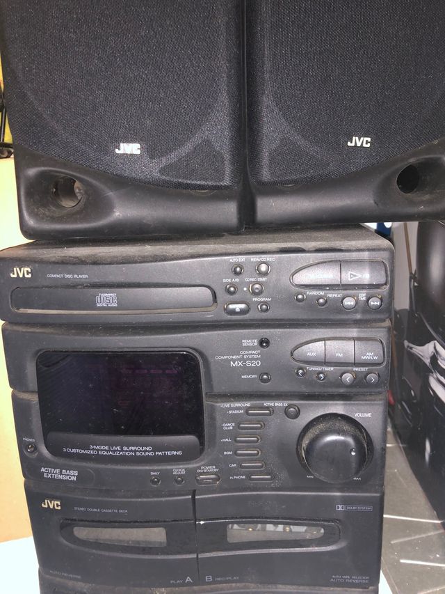 Mini cadena JVC con altavoces