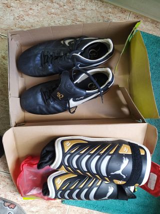 Zapatillas fútbol modelo Ronaldinho de segunda mano por 20 EUR en Madrid en  WALLAPOP
