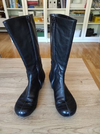 Botas piel marca Victimatie talla 36 de segunda mano por 15 EUR en Burgos  en WALLAPOP