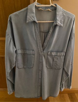 Camisa vaquera mujer de Zara de segunda mano por 9 EUR en Leganés en  WALLAPOP