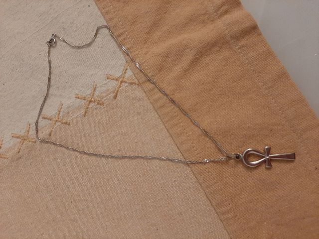 collana con ciondolo 