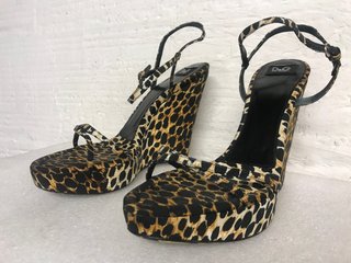 SANDALIA CUÑA DOLCE & GABBANA LEOPARDO T.39