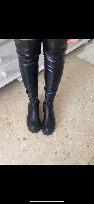 Botas planas xl efecto piel de segunda mano por 45 EUR en Utrera en WALLAPOP