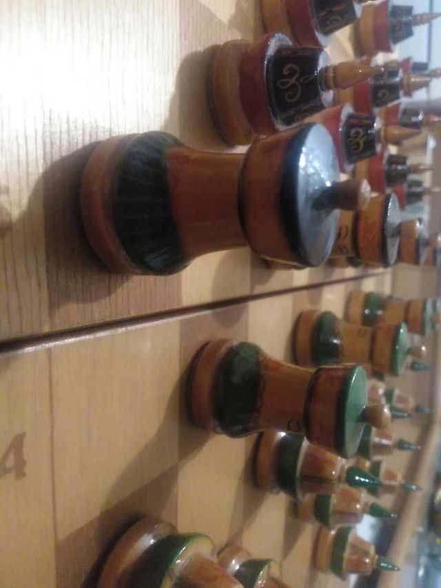 Juego damas madera tallada