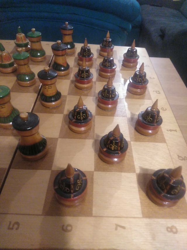 Juego damas madera tallada