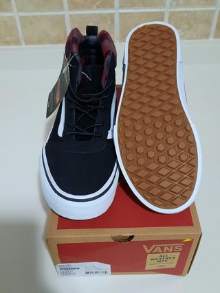 Vans negras botas 34,5 de segunda mano por 41 EUR en Écija en WALLAPOP