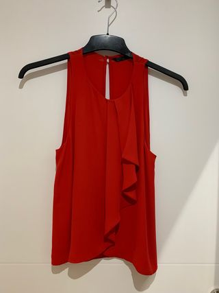 Blusa Roja Zara de segunda mano por 7 EUR en Móstoles en WALLAPOP