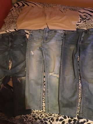 Pantalones tiro alto Stradivarius de segunda mano por 25 EUR en Fuenlabrada  en WALLAPOP