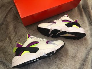 Nike Air Huarache edición limitada 39 de segunda mano por 1 EUR en Madrid  en WALLAPOP