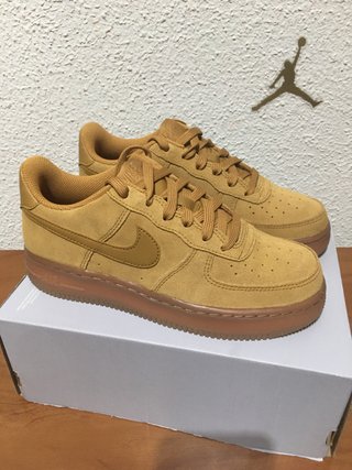 Zapatillas Nike air forcé 1 LV 8 talla 36.5 de segunda mano por 100 EUR en  Alicante en WALLAPOP